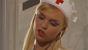 Nurse fucks hardcore - Geile Krankenschwester fickt und blst