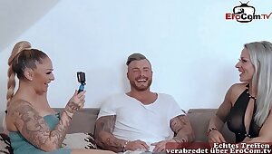 Deutsche Sport MILFs beim anal dreier FFM mit tattoo